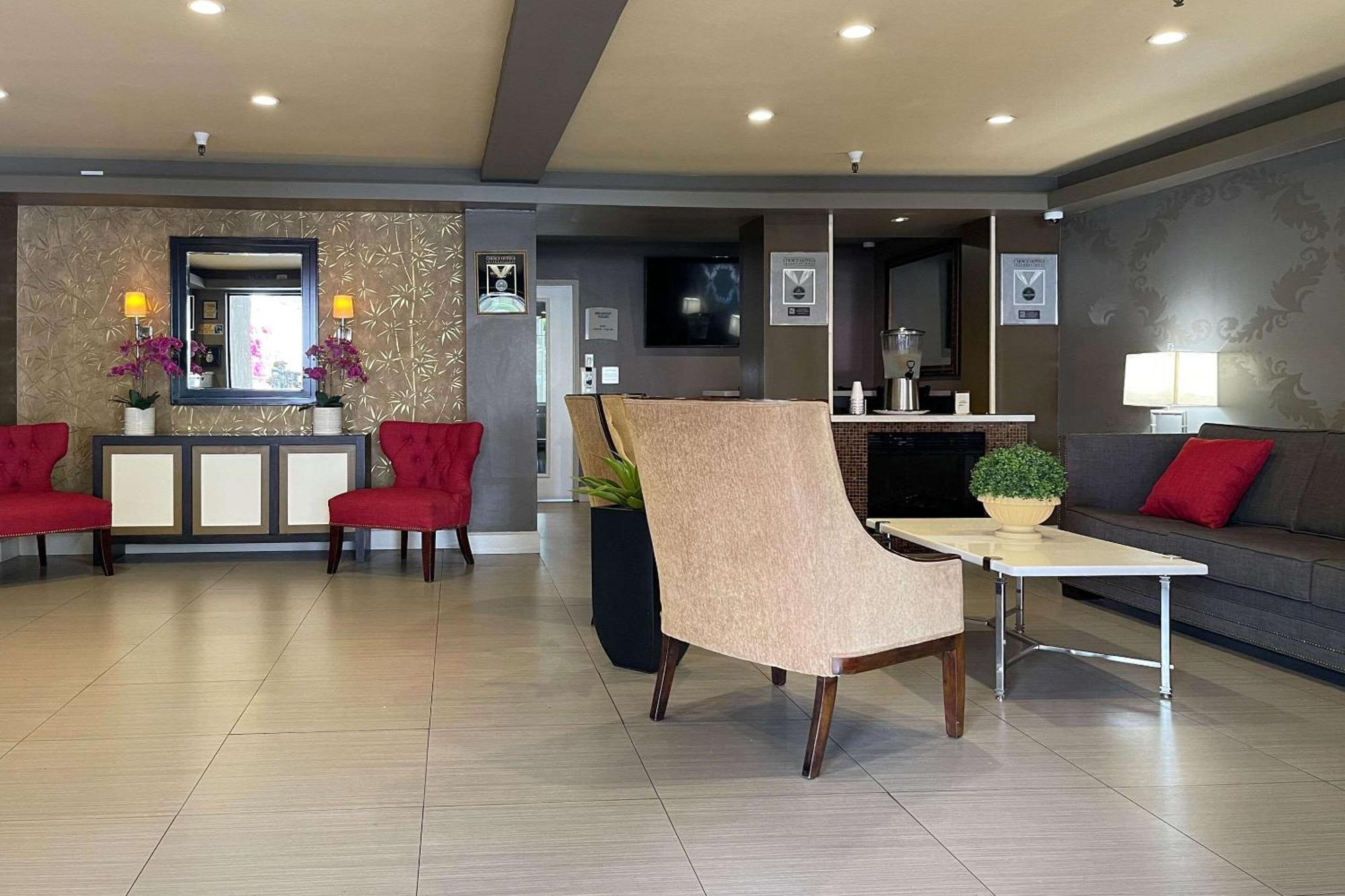 Quality Inn Ontario Airport Convention Center Екстериор снимка