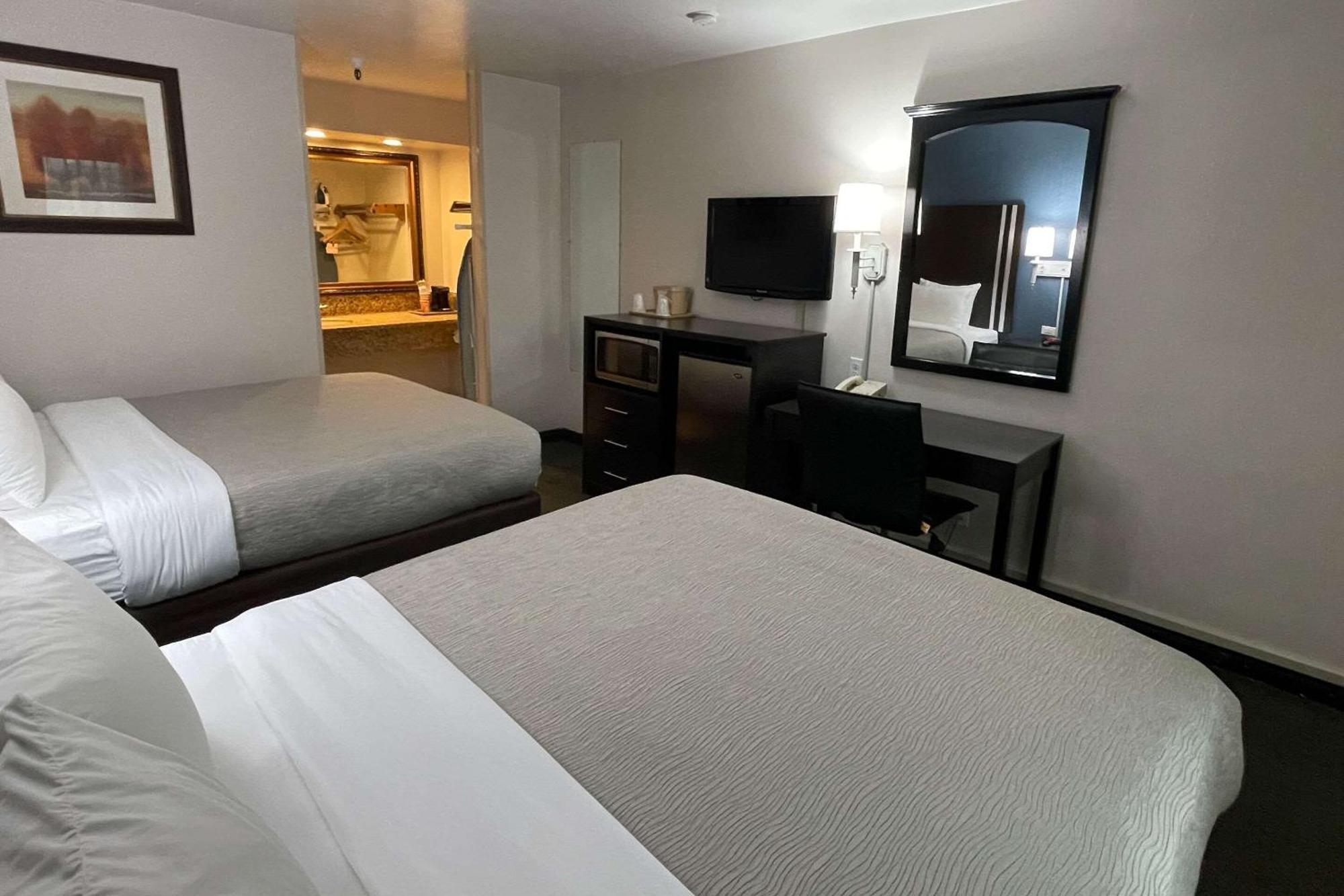 Quality Inn Ontario Airport Convention Center Екстериор снимка