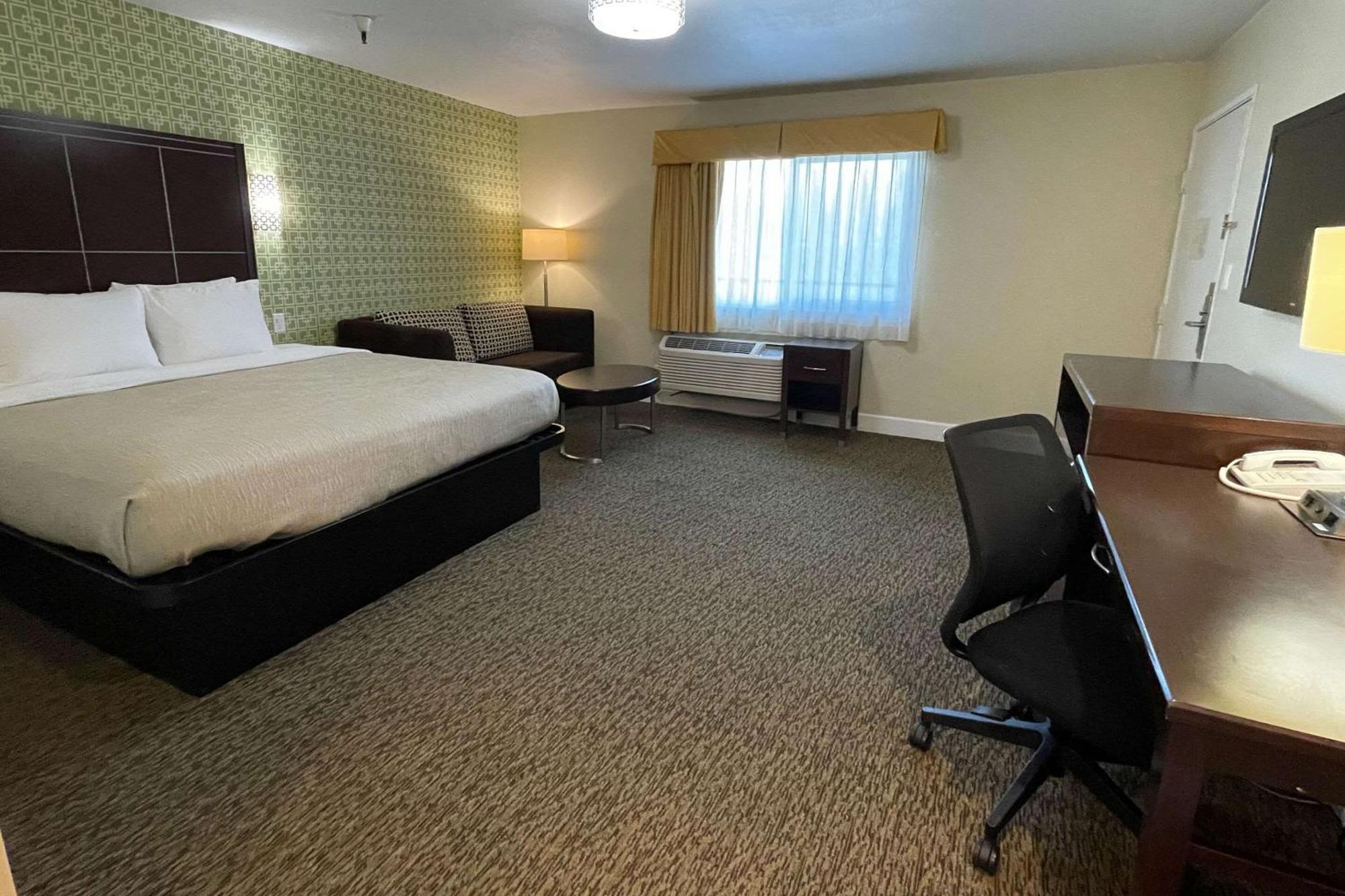 Quality Inn Ontario Airport Convention Center Екстериор снимка