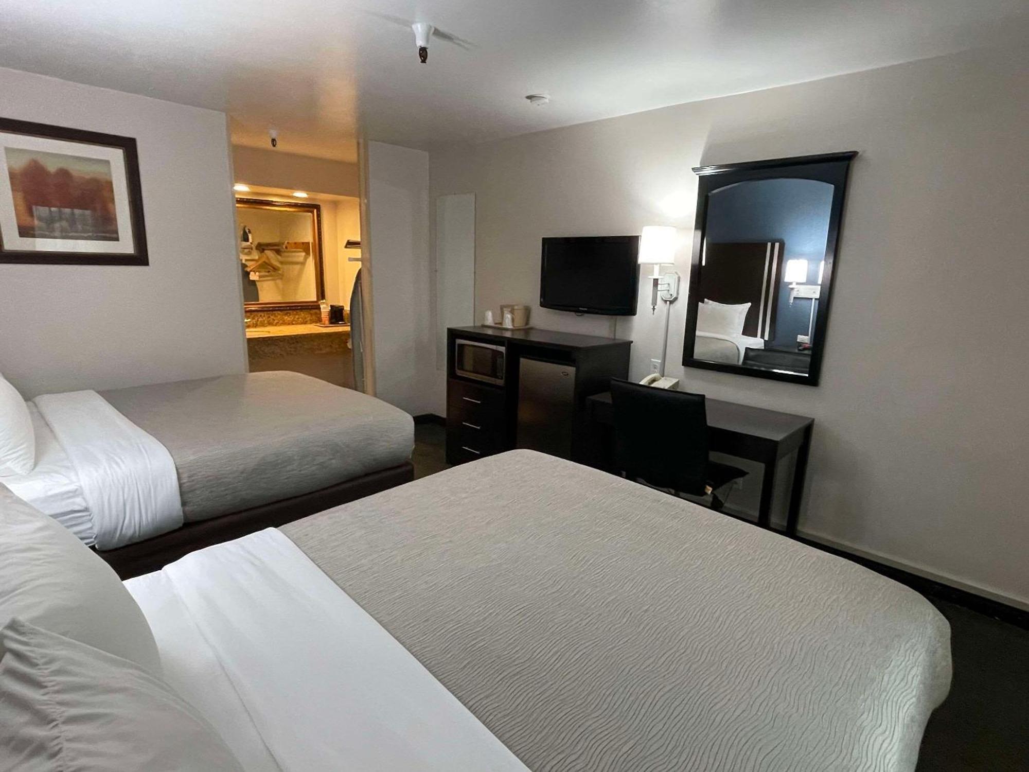 Quality Inn Ontario Airport Convention Center Екстериор снимка